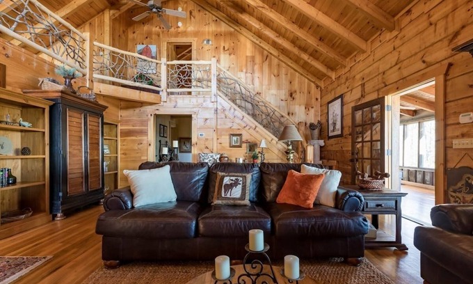 Clayton Cabina | Spacious Mountain Cabin with Sweeping Views