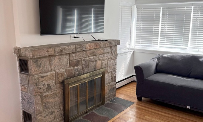 Northeast Yonkers Casa | Spacious NYC Getaway House