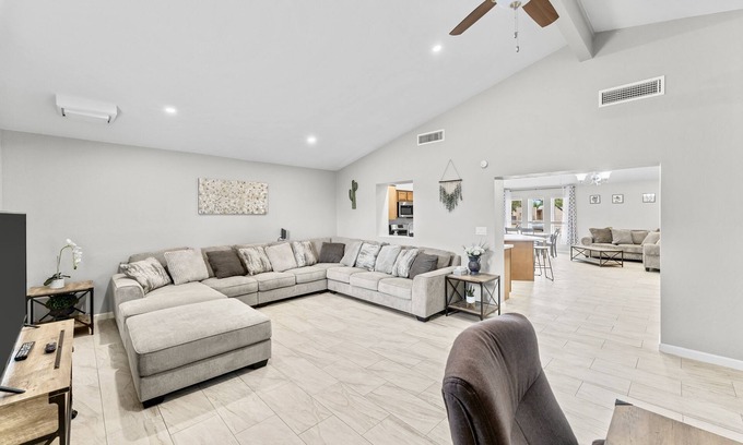 Sierra Vista Casa | Spacious & Private Sierra Vista Retreat with Pool!