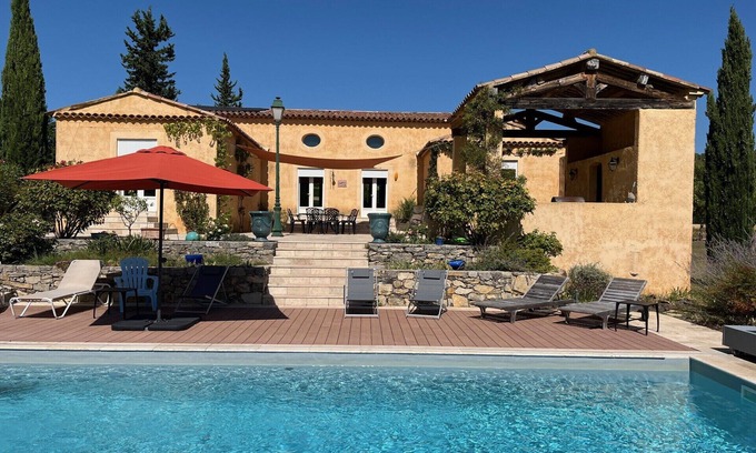 Villecroze Hotel | Espaciosa villa de estilo provenzal con piscina