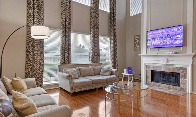 Barker Casa | Spacious Retreat for Crews, Corporates & Families