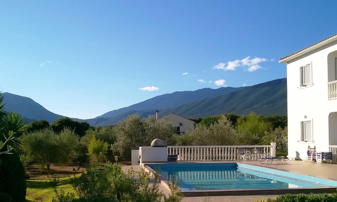 Sami Villa | Villa de vacaciones familiares con piscina privada - cerca de playas maravillosas