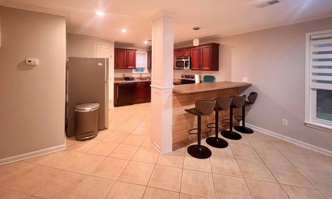 Buford Casa | Spacious Suite w/ Self Check-in & Free Parking -