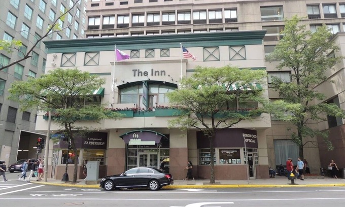 Medical Center Area Hotel | Spacious Suite with On-Site Dining in Medical Hub - Near Harvard Medical School