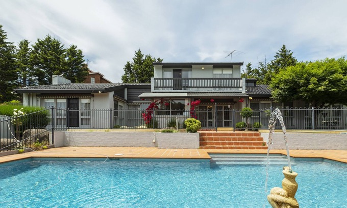 Templestowe Casa | Spacious Tranquility - 4 Bdrm - Pool, Tennis, Netflix.