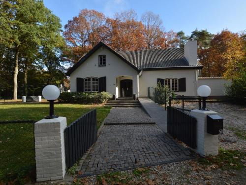 Arcen Villa | Spacious villa near Arcen in a wooded area