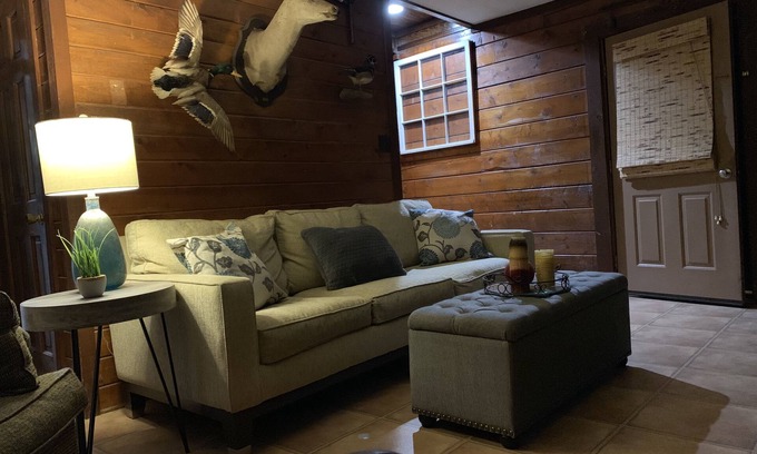 Sardis Cabina | Spacious waterfront cabin located on the lower Sardis lake.
