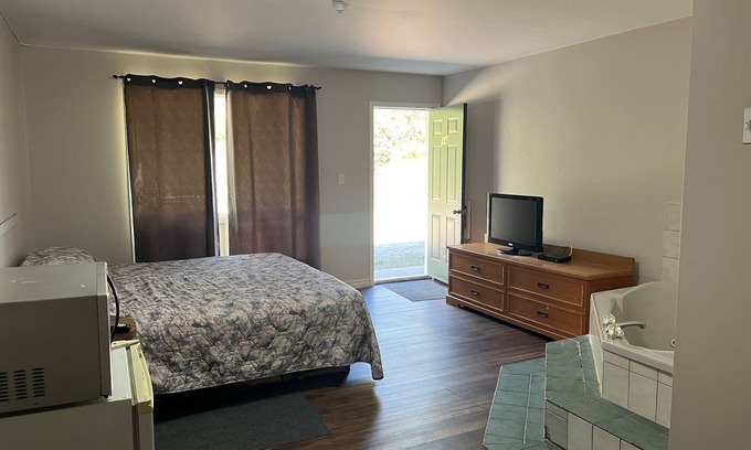 Algoma District Hotel | Spanish River Inn