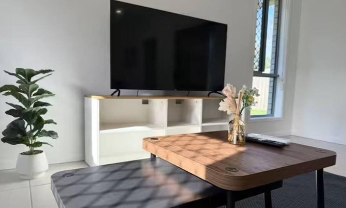 Park Ridge Casa | Sparkling New Home - Suburban Charms Awaits