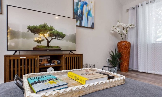 Barker Casa | Sparkling Springs - King Bed, Beauty, Charming, Family Fun