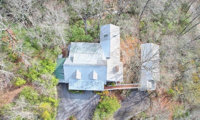 Clayton Casa | Sparrows Nest Downtown Clayton w/ Hot Tub - Dog Friendly!