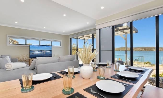 Speers Point Casa | Lakeview Oasis on The Esplanade