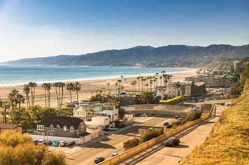 Downtown Apartamento | Splendid 2BR, 2BA Apt 12 Min Walk to SM Pier!