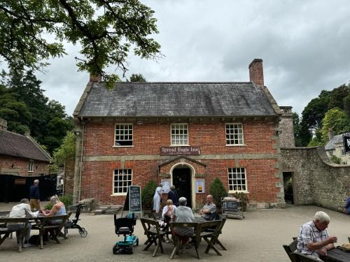 Zeals Hotel | Spread Eagle Inn