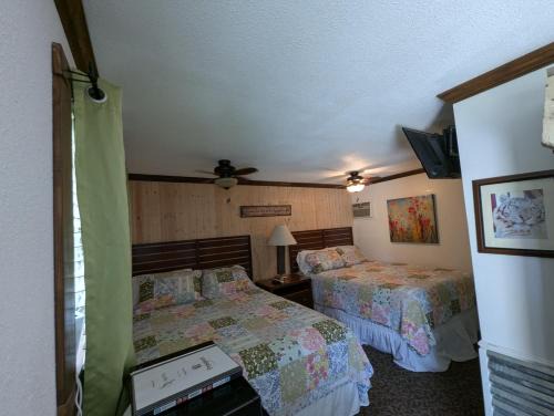 Dunlap Hotel | Squaw Valley Motel Room 7