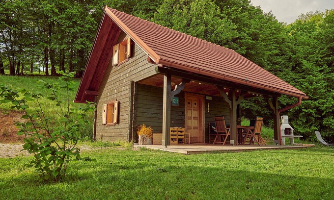 Olimje Cabina | Srčna, una hermosa cabaña de madera tranquila con una vista increíble