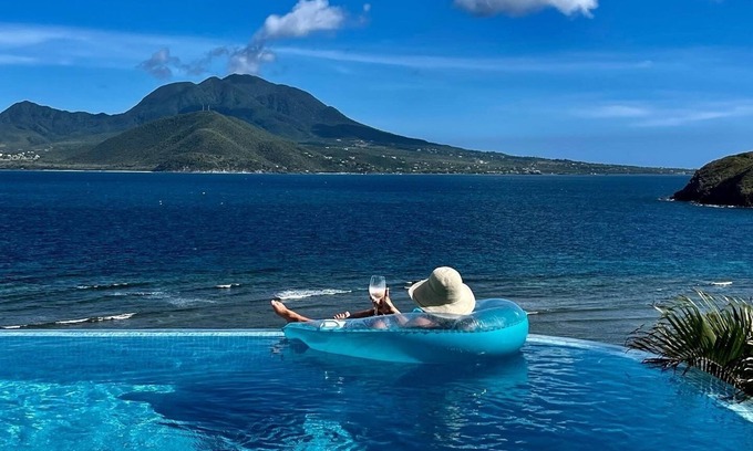 Frigate Bay Villa | St Kitts Two for one Luxury Villa & Private Beach Lounge ¡Vistas impresionantes!
