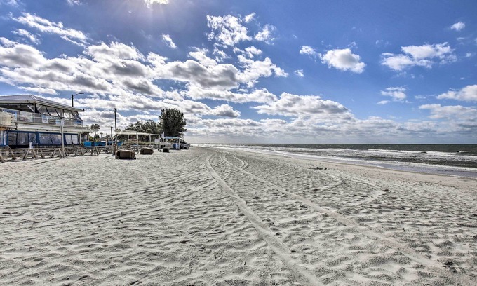 St. Pete Beach Apartamento | St. Pete Condo: Walking Distance to Beach!