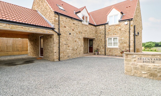 Tudhoe Cabaña | STACKYARD HOUSE, pet friendly, country holiday cottage in Tudhoe