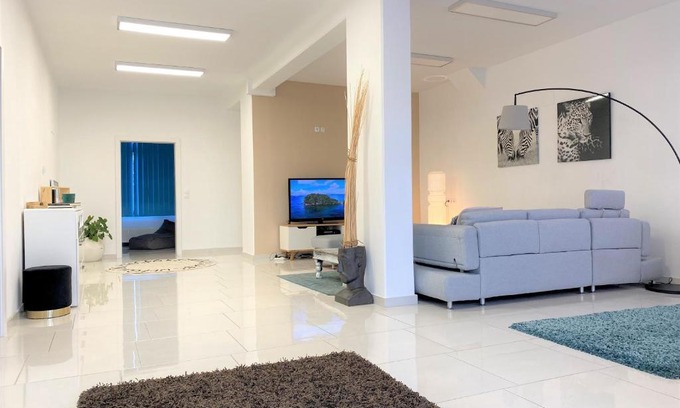 Wiener Neustadt Apartamento | Stadtsuite mit Sauna in Wiener Neustadt 135 m2