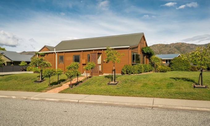 Clyde Casa | Start of the Otago Central Rail Trail