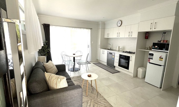 Colo Vale Cabaña | Stay and Relax 2 - is a private, new stylish cottage, in the Southern Highlands