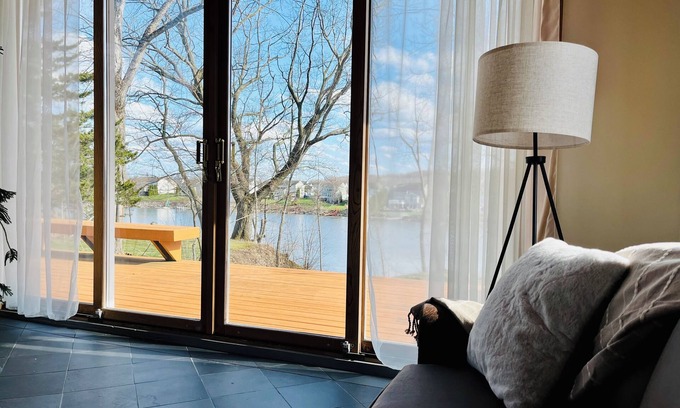 Baldwinsville Casa | Stay at our cozy pet friendly River Retreat on the banks of the Seneca River.
