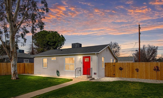 Riviera - Westchester Casa | Stay in this Downtown Cottage