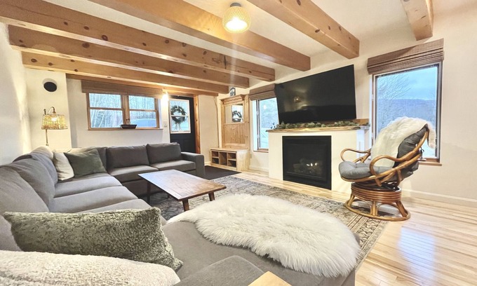 Montgomery Center Cabina | Stay near Jay Peak at your own private cabin with 18 brookside acres!