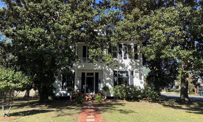 Monroe Casa | Stay w/ Art at Garden District Gem: Neville House