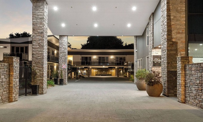 Rotorua Hotel | STAY280 & STAY284 Rotorua