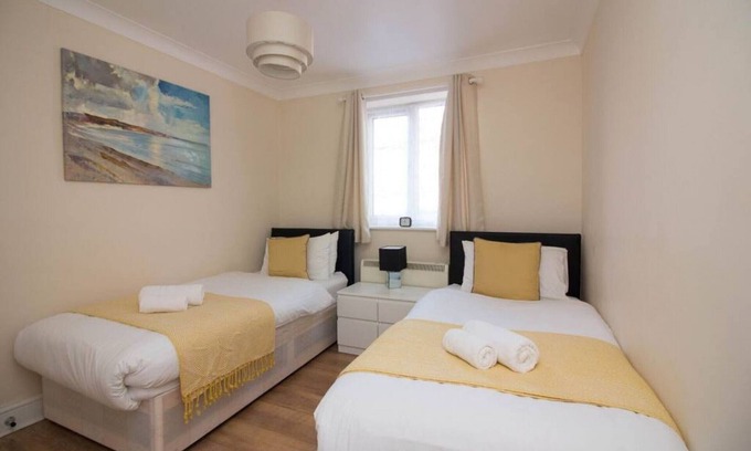 Shirley Apartamento | Stayzo Penthouse Accommodation 1- Premier Lodge