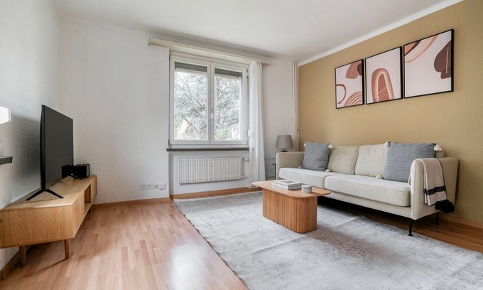 Wipkingen Apartamento | Stellar Wipkingen 3BR w/ Common Garden, nr River, by Blueground