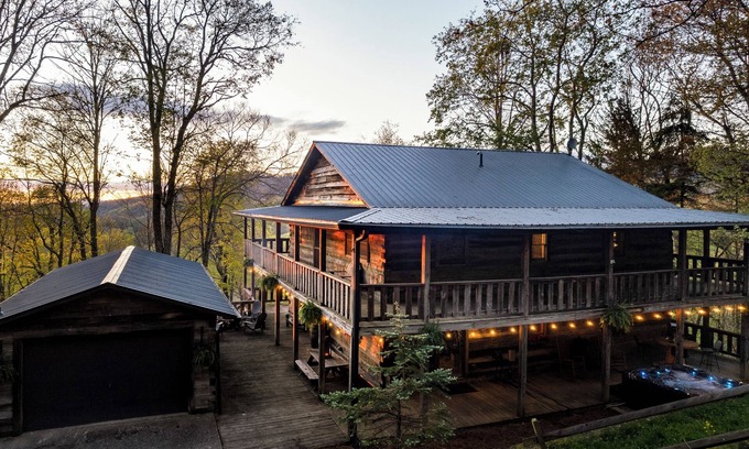 Wolf Laurel Cabina | Step back in time, and experience this amazing cabin inside Wolf Laurel Resort. Local Property Host