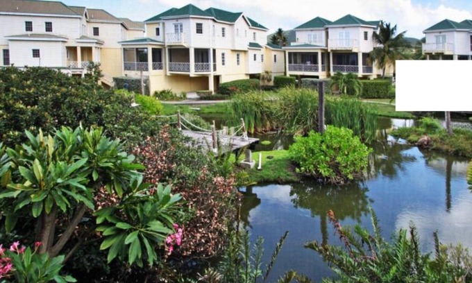 Charlestown Condominio | Step from Condo or restaurant, onto the beach and into the pool 30 meter radius.