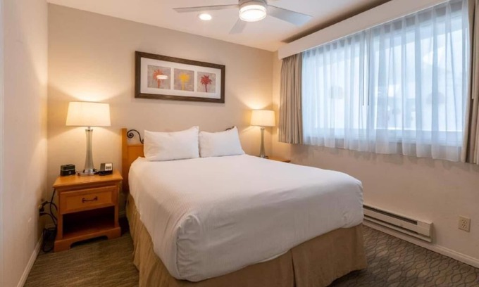 San Clemente Hotel | Steps away from the beach! Fully Equipped Kitchen & Free Parking!