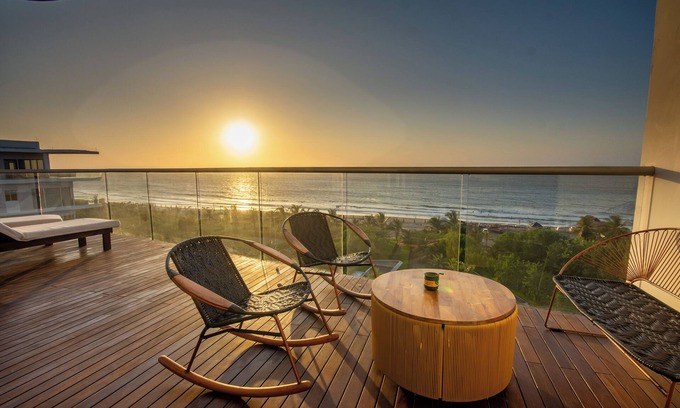 Zona Norte Condominio | STEPS FROM THE BEACH PENTHOUSE