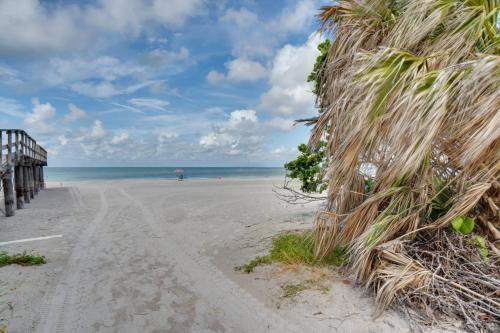 Redington Shores Casa | Steps to Gulf Updated Duplex in Redington Shores!