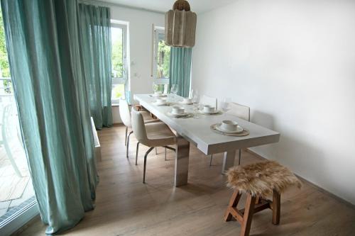 Sindelfingen Apartamento | Stilvolle 3-Zimmer-Wohnung für business und family bis 6 Personen