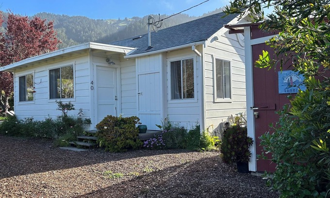 Stinson Beach Cabaña | Stinson Beach Cottage - 1 Minute Walk to Beach, in Town with Amenities Galore!