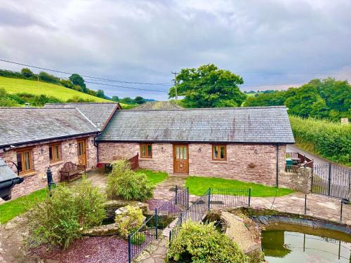 Usk Casa | STONE BUILT BARN in a beautiful RURAL setting