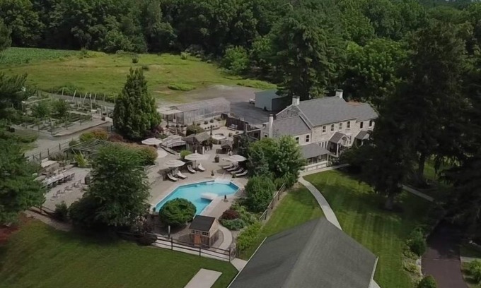Finesville Casa | Stone Manor Estate offers full house or for a party of2 we can offer Paris Suite