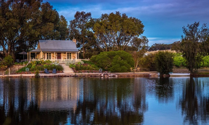 Stone Well Cabaña | Stonewell Cupids Cottage