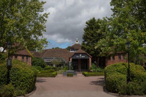 Uckington Hotel | Stratford Manor Hotel