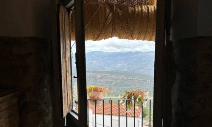 Iznatoraf Apartamento | Studio Apartment 'Alojamiento Manzanilla' with Shared Garden, Wi-Fi and Air Conditioning