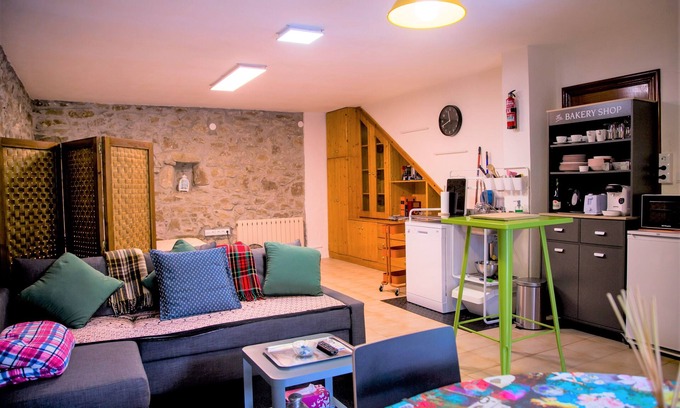 Iurreta Apartamento | Apartamento tipo estudio en caserón vasco con vistas al jardín.