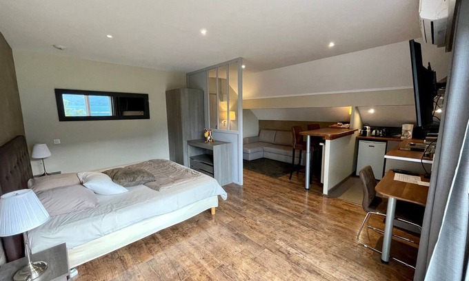 Brison-Saint-Innocent Apartamento | Estudio-Baño con bañera-Le Grand Lac