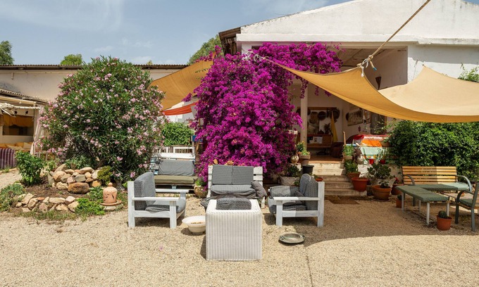 Quartu Sant'Elena Apartamento | Estudio "La Casetta Rurale - In Our Garden" con vistas a la montaña, piscina y Wi-Fi