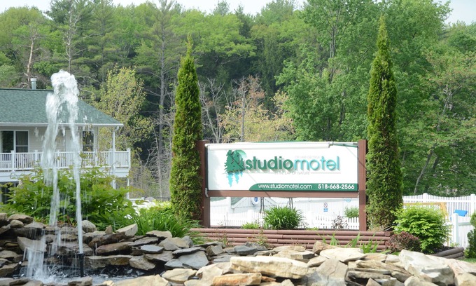 Lake George Hotel | Studio Motel