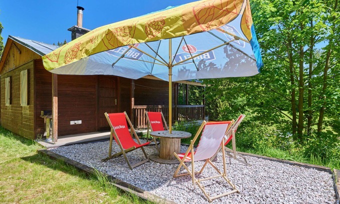 Mlade Buky Casa | Estupenda casa de vacaciones privada con piscina, WIFI, TV, patio y mascotas permitida